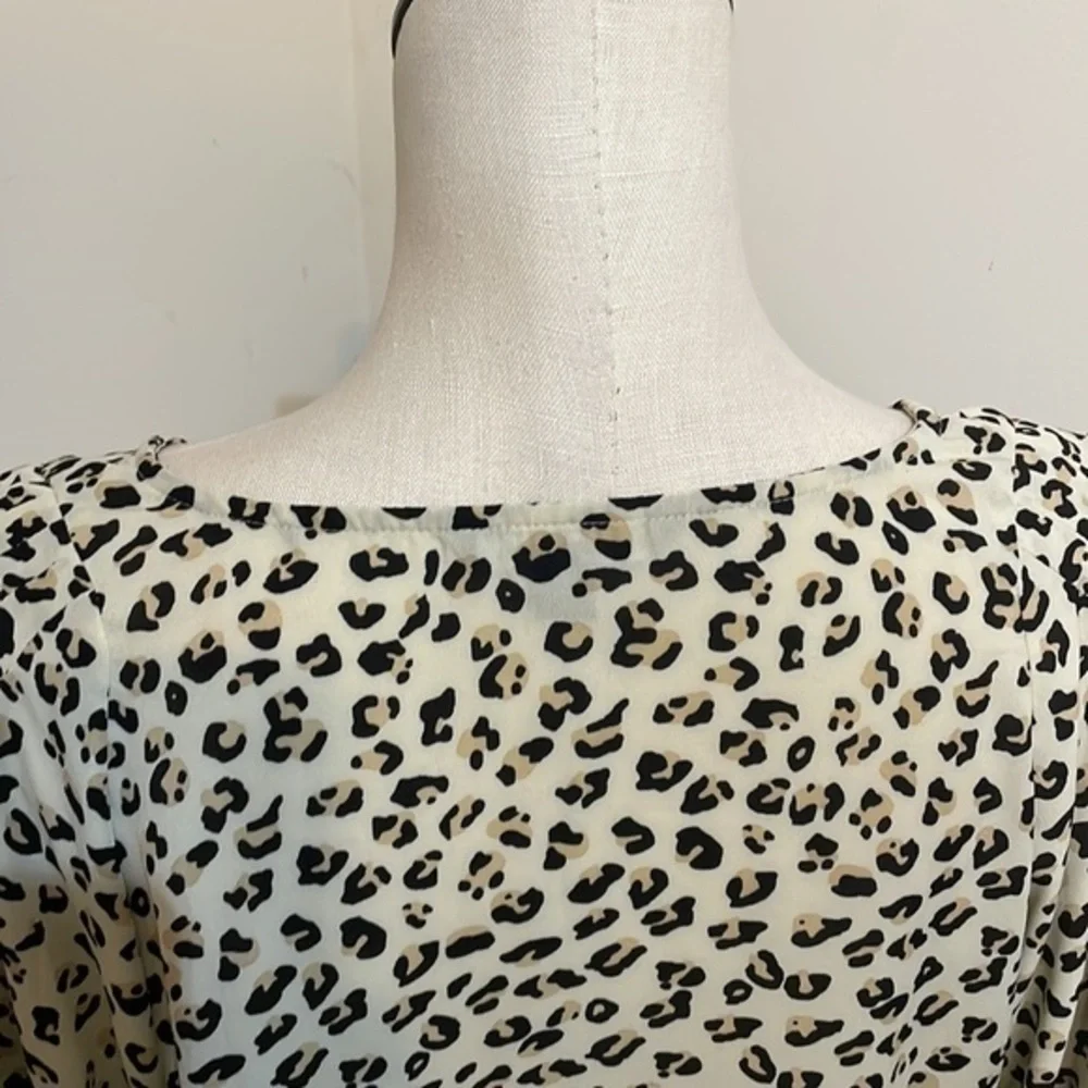 Zac & Rachel blouse animal print long sleeve blouse V Neck leopard Top Sz M